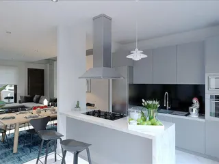 TONY BLUE в Пафосе