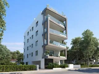 PLUS 61 в городе Ларнаке