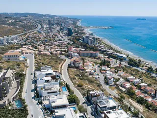 Luma в Агиос Тихонасе