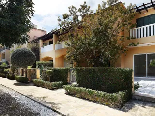 Polis Gardens в Полисе