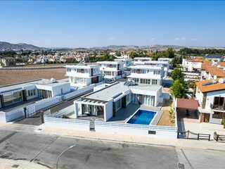 Sophia Gardens в Пиле