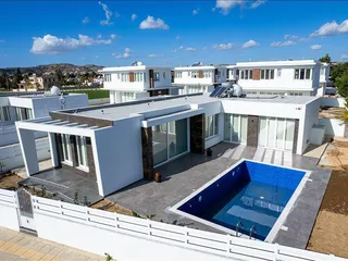 Sophia Gardens в Пиле