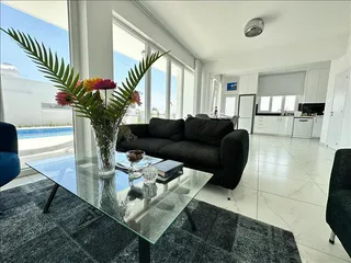 Sophia Gardens в Пиле