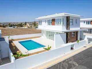 Sophia Gardens в Пиле