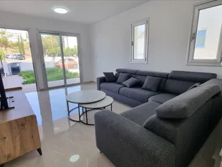 Joni Villas в Гробнице Королей