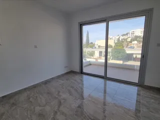 Joni Villas в Гробнице Королей