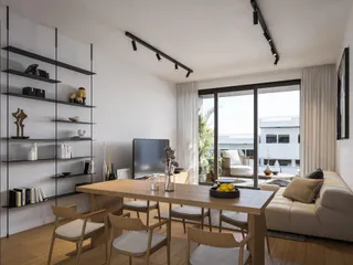 Lennox в Агиос Афанасиосе