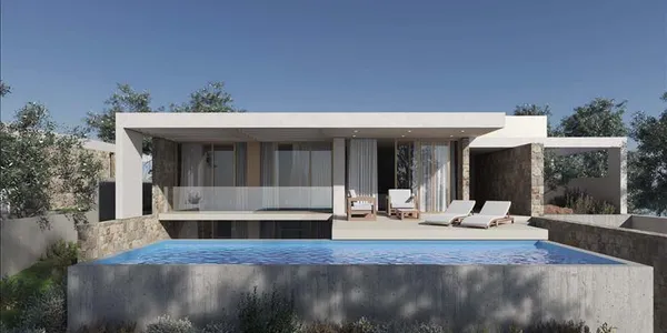 Grato на пляже Морские Пещеры