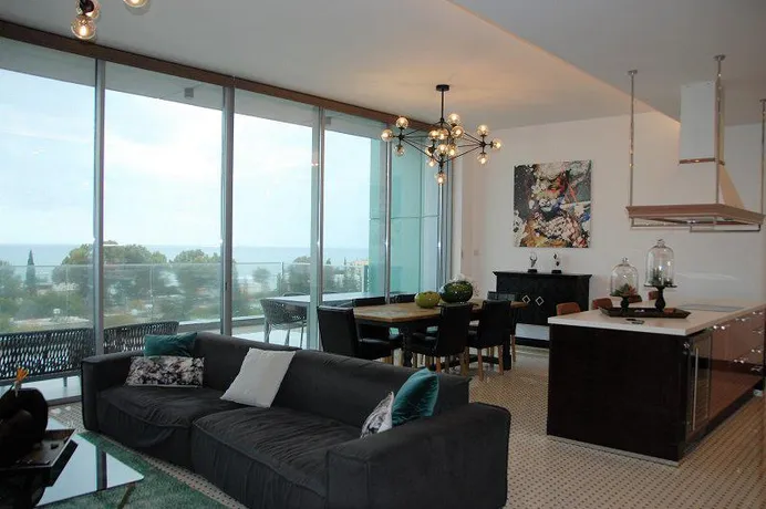 Ihome в Агиос Тихонасе