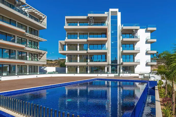 Sense в Агиос Тихонасе