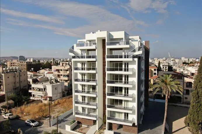 Academia Tower в городе Ларнаке