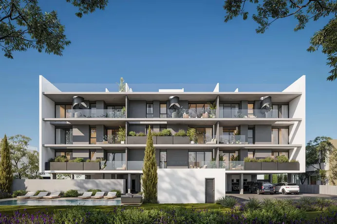 Lennox в Агиос Афанасиосе