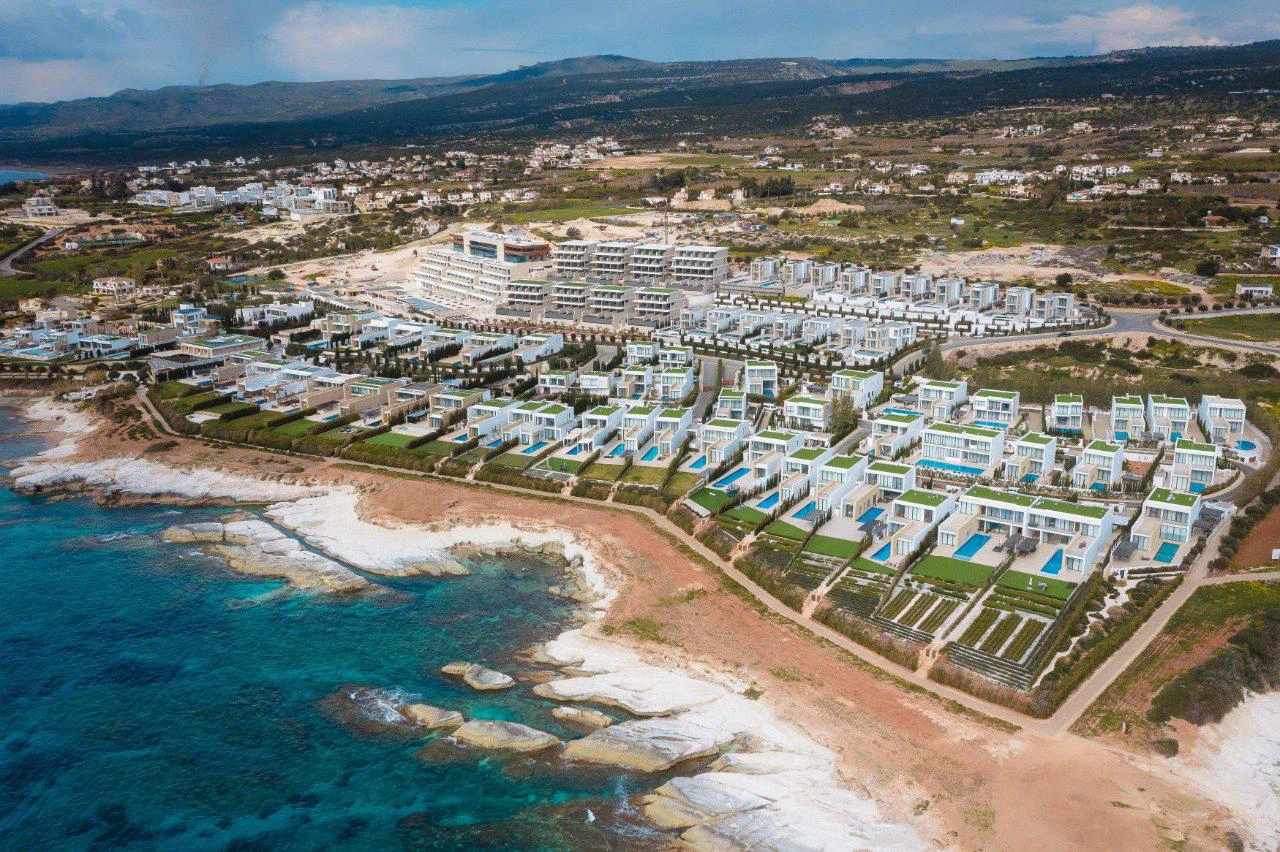 Элитный комплекс вилл с богатой инфраструктурой на первой линии у моря, Пафос, Кипр