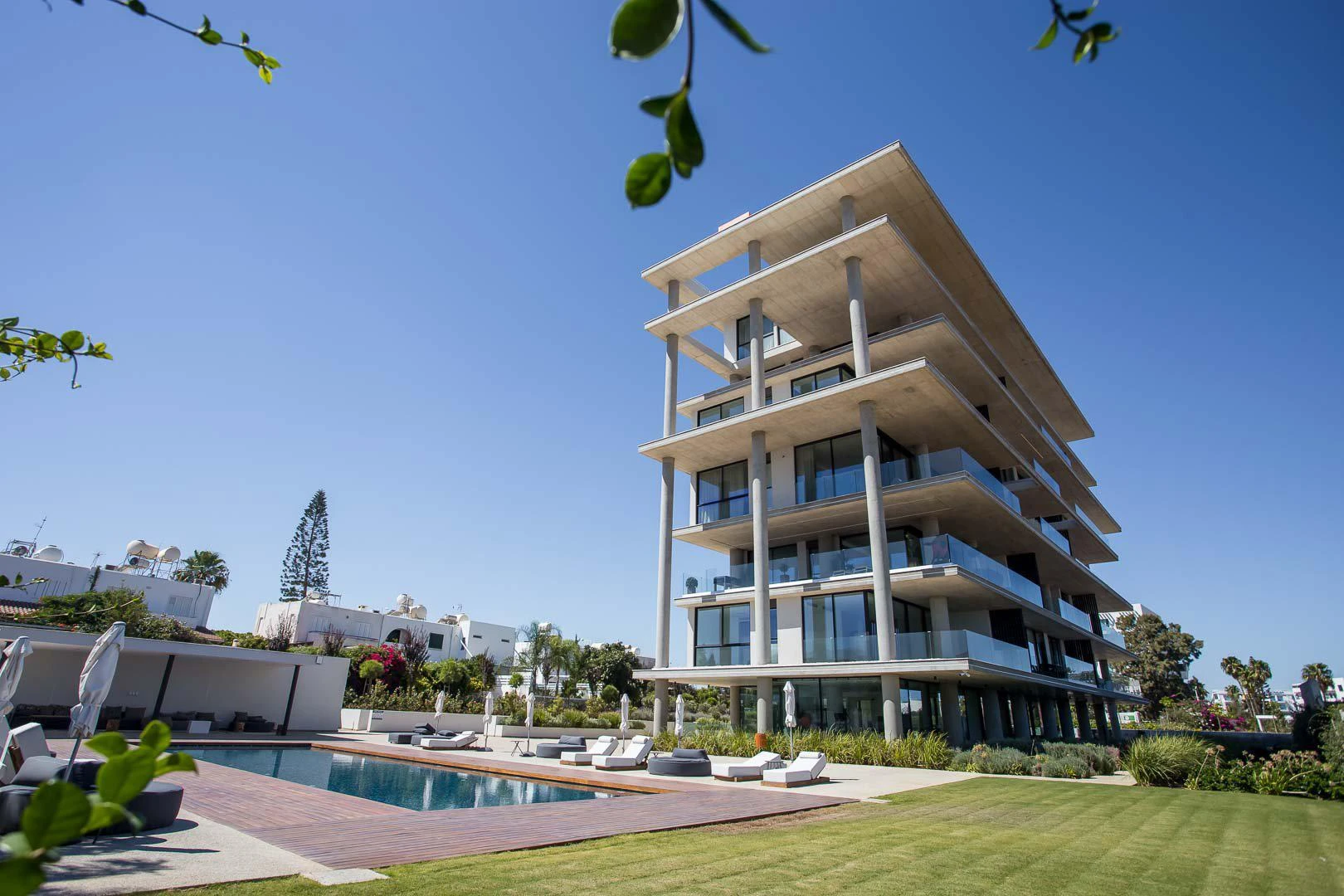 Апартаменты с видом на море в закрытой резиденции с бассейном, в 400 метрах от пляжа, в центре Протараса, Кипр