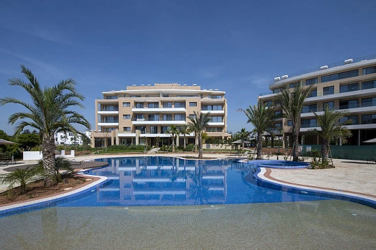 Закрытая резиденция с бассейнами и садами рядом с побережьем и гольф-клубом, Лимассол, Кипр