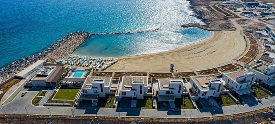 Новые виллы прямо на пляже в жилом комплексе с портом, торговой зоной и спорткомплексом, Айя-Напа, Фамагуста, Кипр