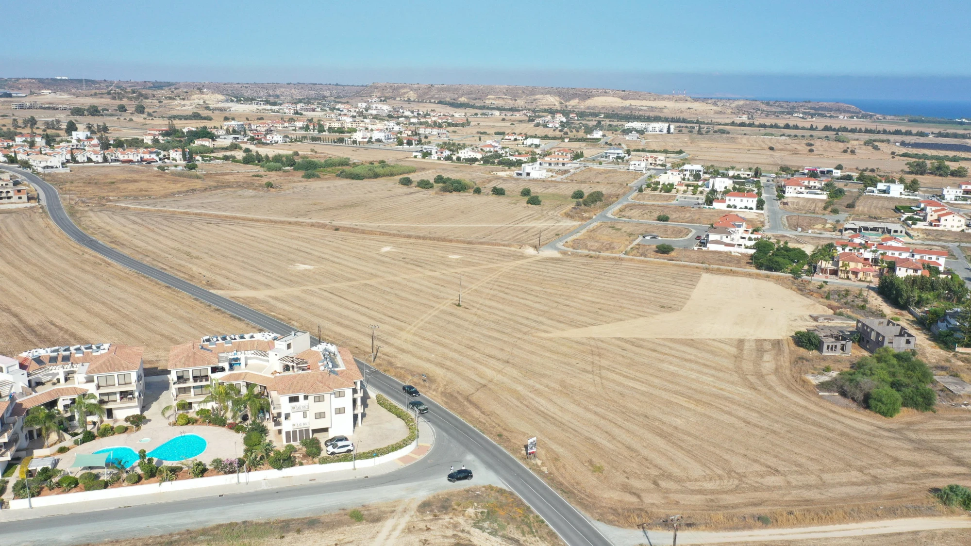 Современный курортный комплекс с бассейном, спа-центром, зонами отдыха, Пила, Ларнака, Кипр Современный курортный комплекс с бассейном, спа-центром, зонами отдыха, Пила, Ларнака, Кипр