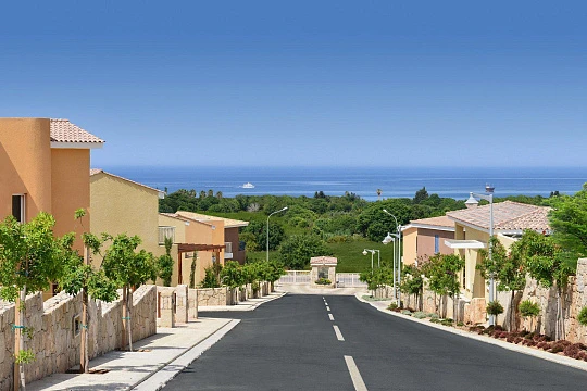 Элитные апартаменты и виллы в закрытой резиденции с бассейнами, Хлорака, Кипр