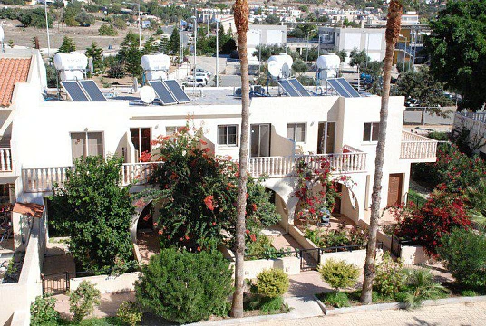 Резиденция с садом и бассейном в 300 метрах от моря, Пафос, Кипр