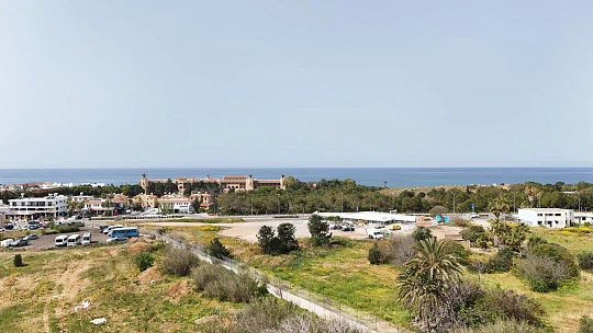 Новая малоэтажная резиденция с двумя бассейнами и спа-зоной в 500 метрах от моря, Пафос, Кипр