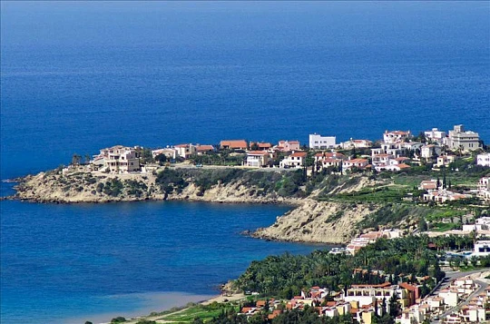 Резиденция с бассейном рядом с морем, Коралловый залив, Кипр